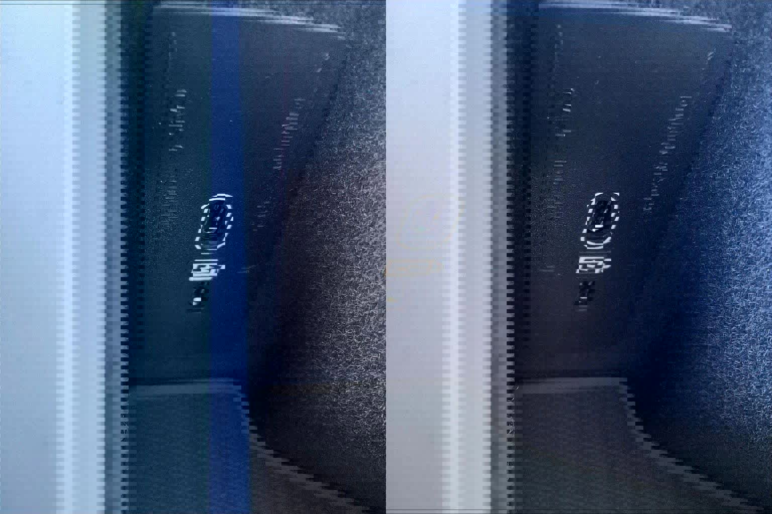 New 2026 Volvo XC60 T8 Ultra w/ Protection Package Premier image 23