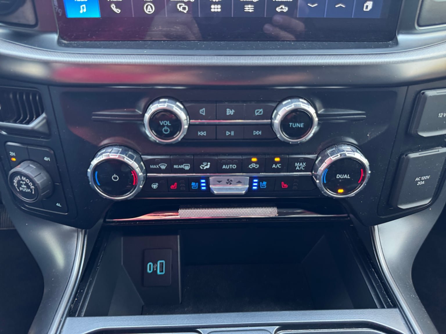Used 2024 Ford F150 Lariat AWD/4WD image 25