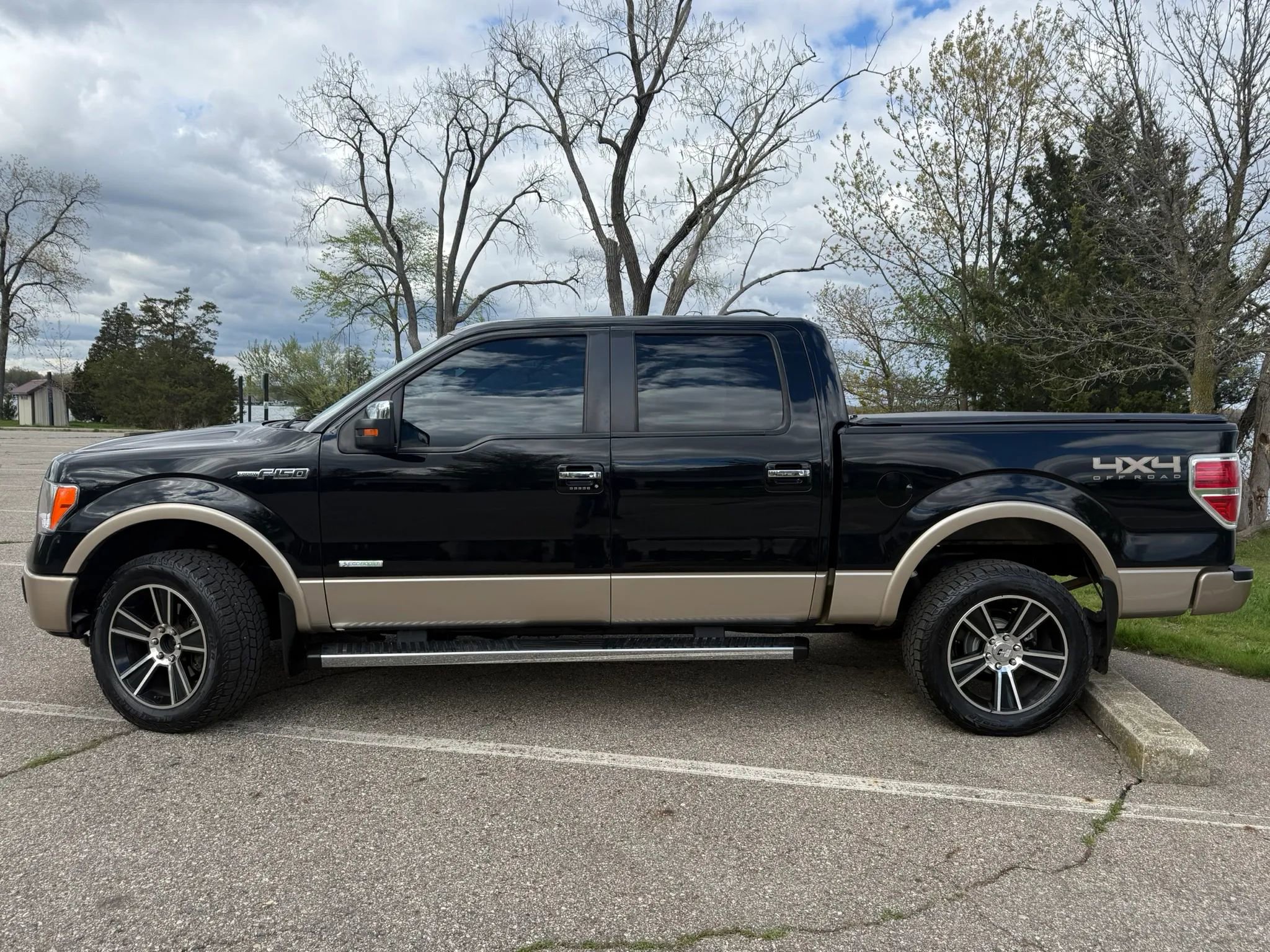 Used 2011 Ford F150 Lariat w/ Lariat Chrome Pkg AWD/4WD image 8