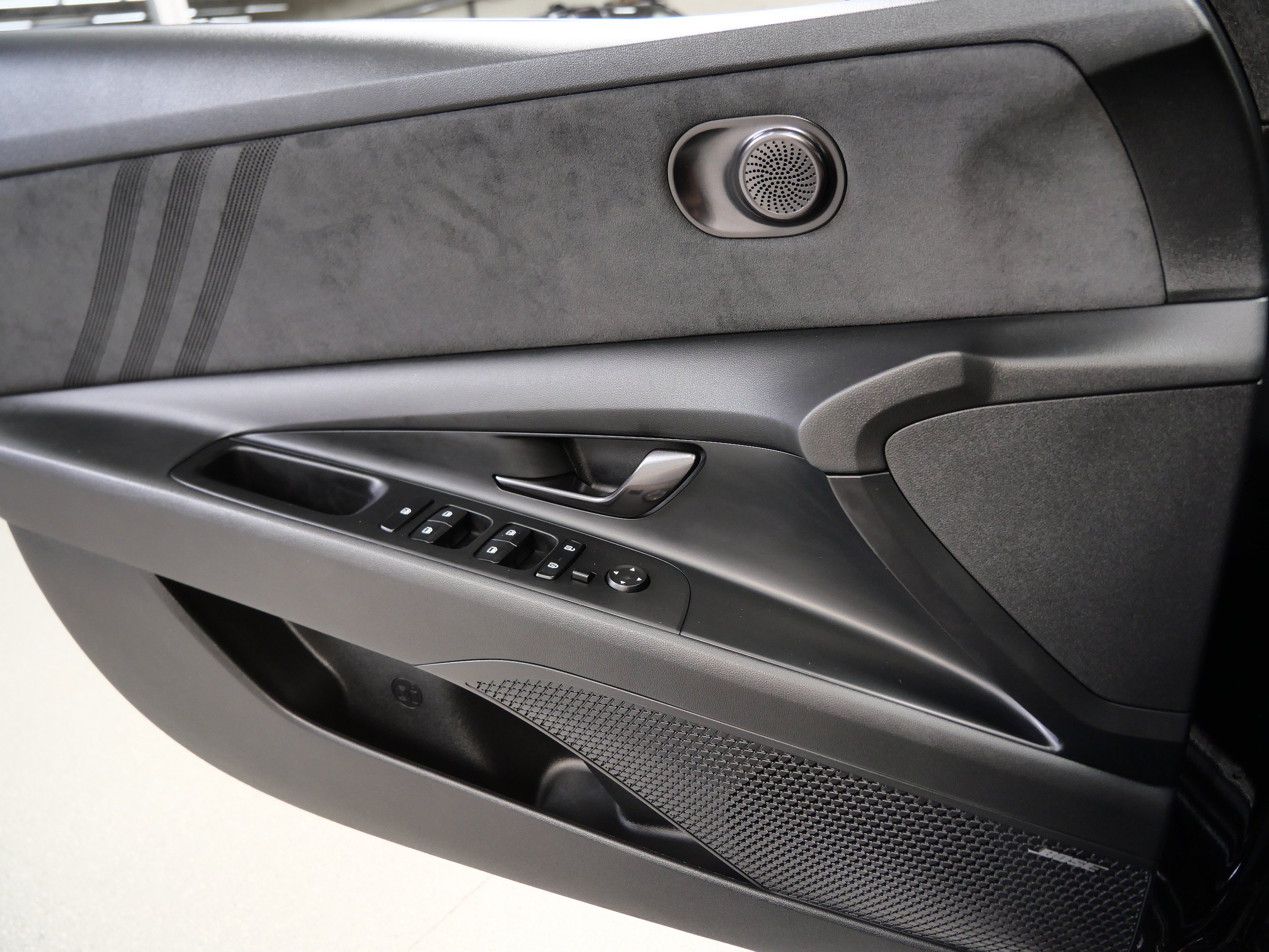 Used 2022 Hyundai Elantra N FWD image 31