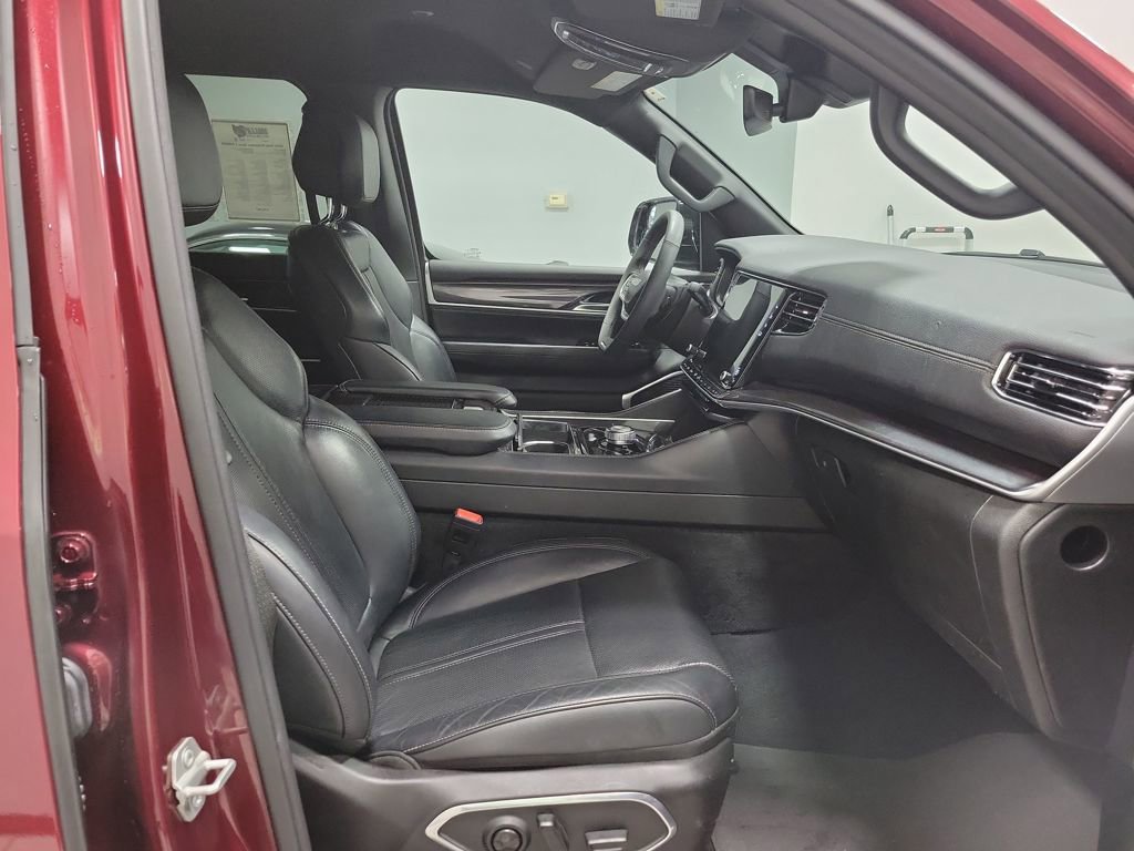 Used 2023 Jeep Wagoneer 4WD image 27