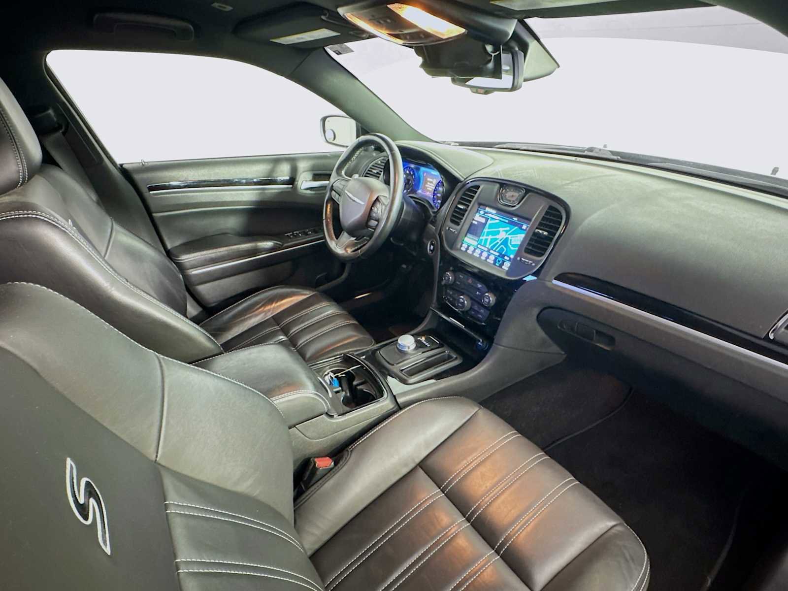 Used 2019 Chrysler 300 S image 27