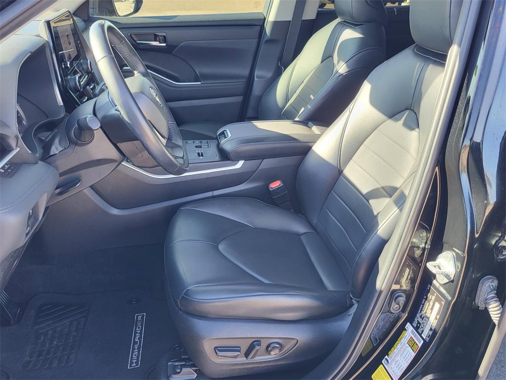 Used 2023 Toyota Highlander XLE image 17