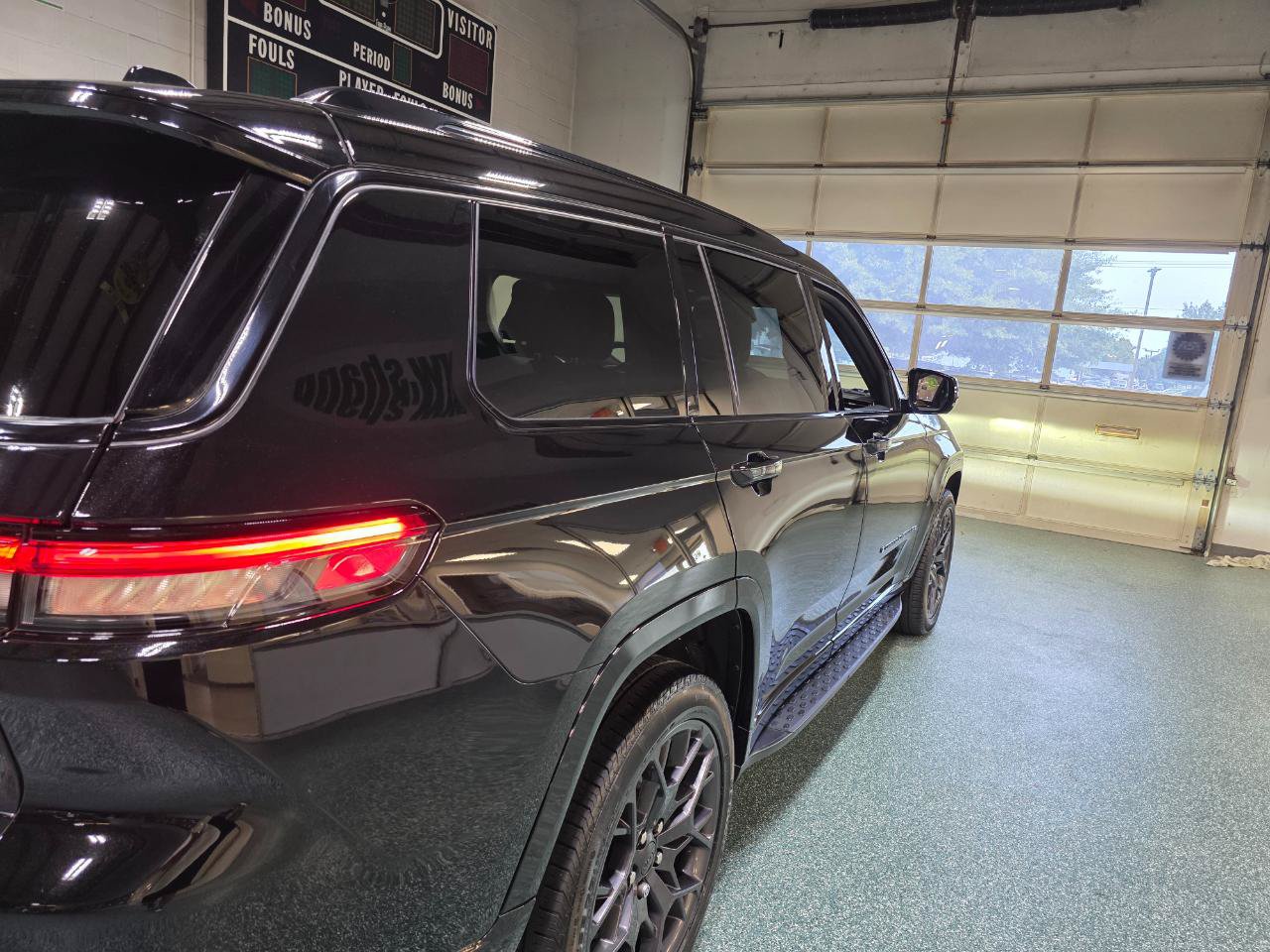 Used 2023 Jeep Grand Cherokee L Summit AWD/4WD image 7