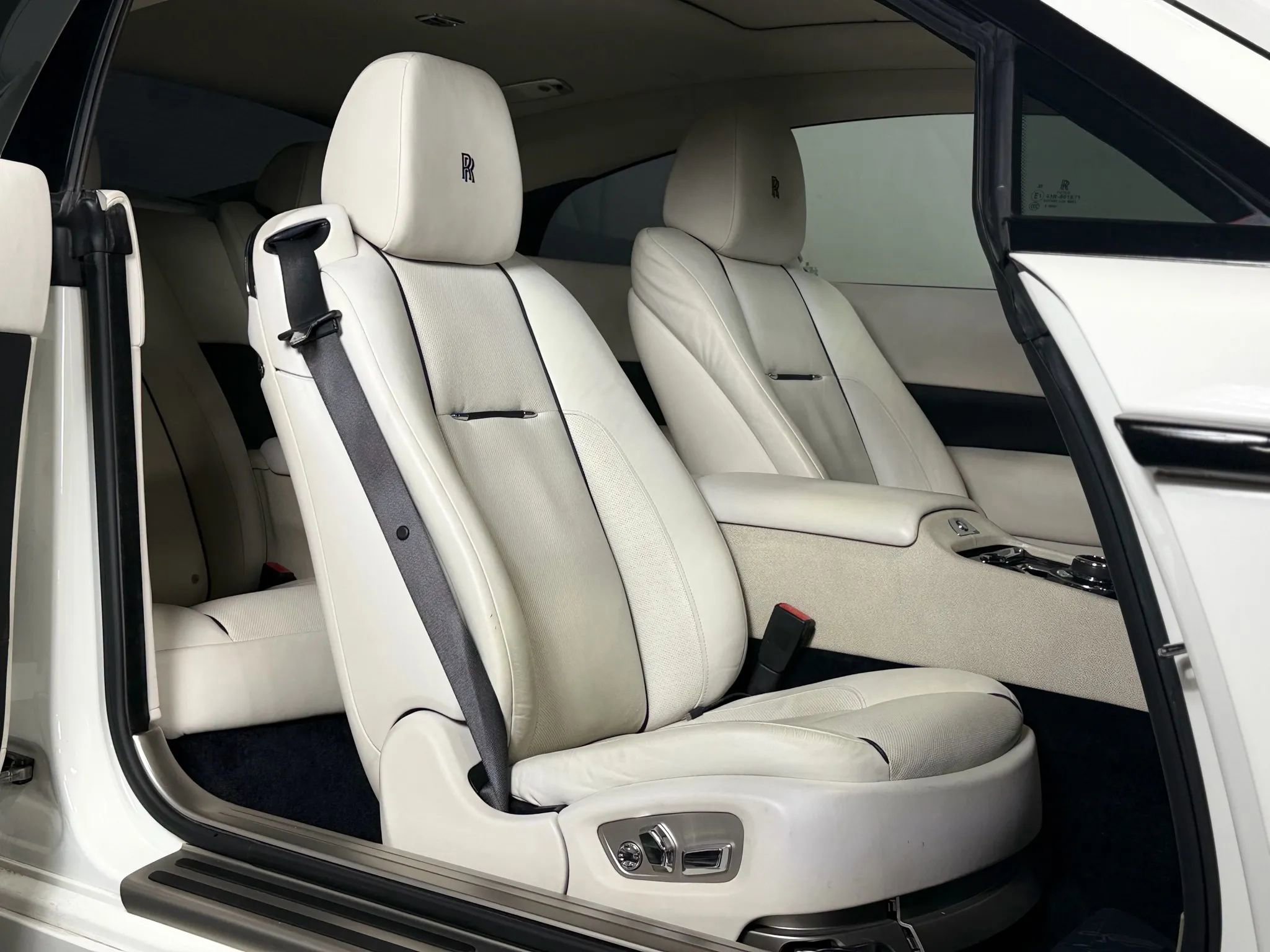 Used 2014 Rolls-Royce Wraith image 21