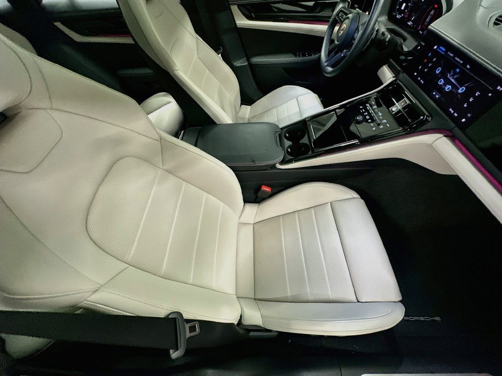 Certified 2025 Porsche Panamera image 30