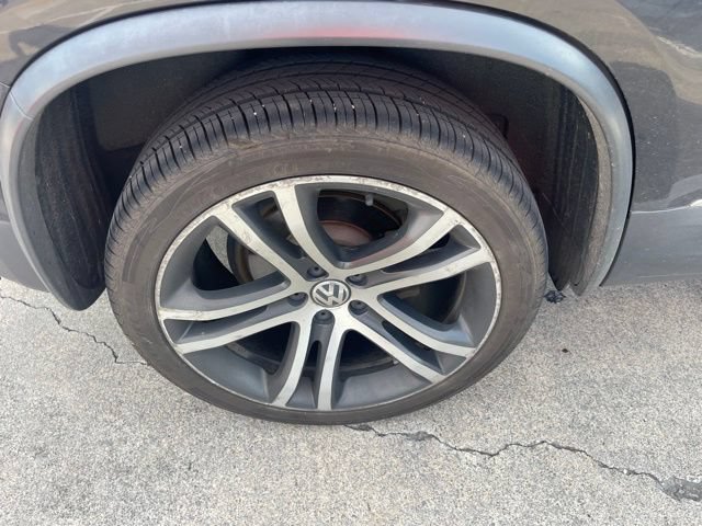 Used 2017 Volkswagen Tiguan SEL FWD image 19