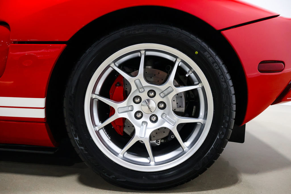 Used 2006 Ford GT RWD image 20