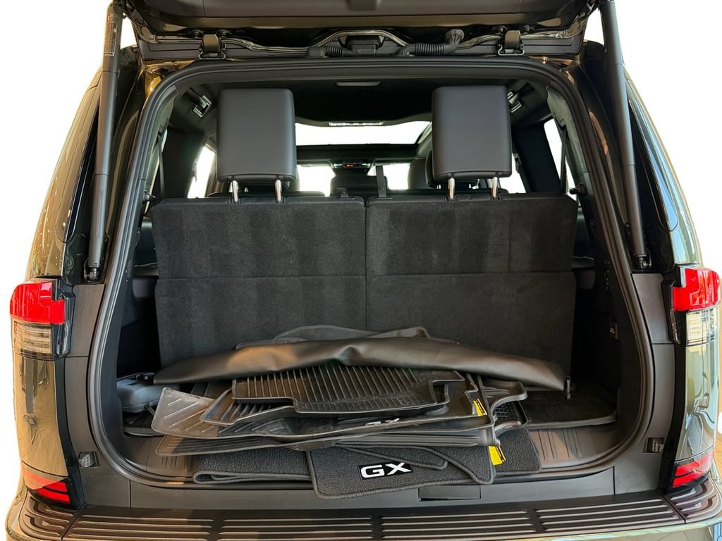 Used 2024 Lexus GX 550 w/ Accessory Package (2T) AWD/4WD image 11