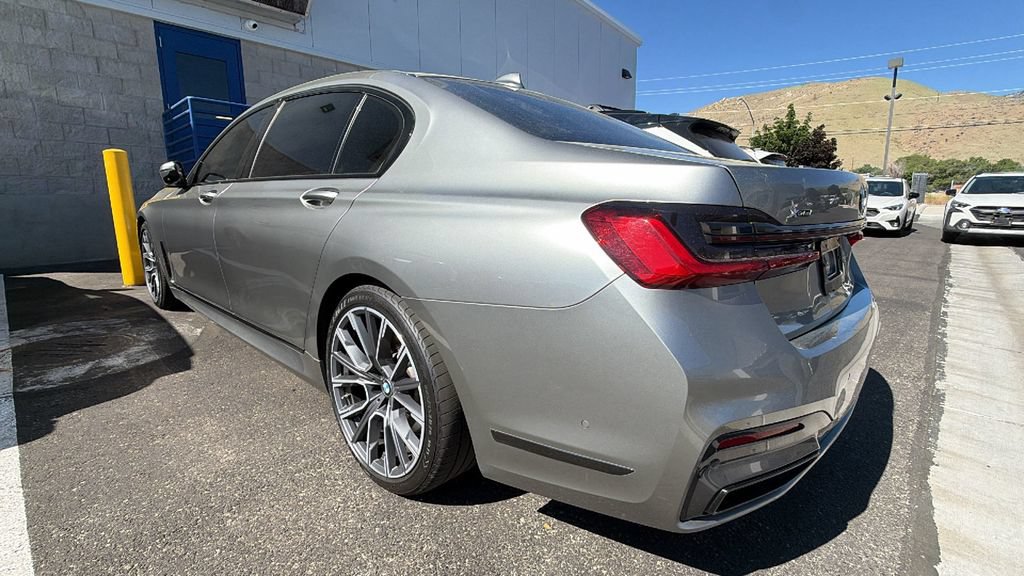 Used 2022 BMW 750i xDrive w/ Executive Package AWD/4WD image 3