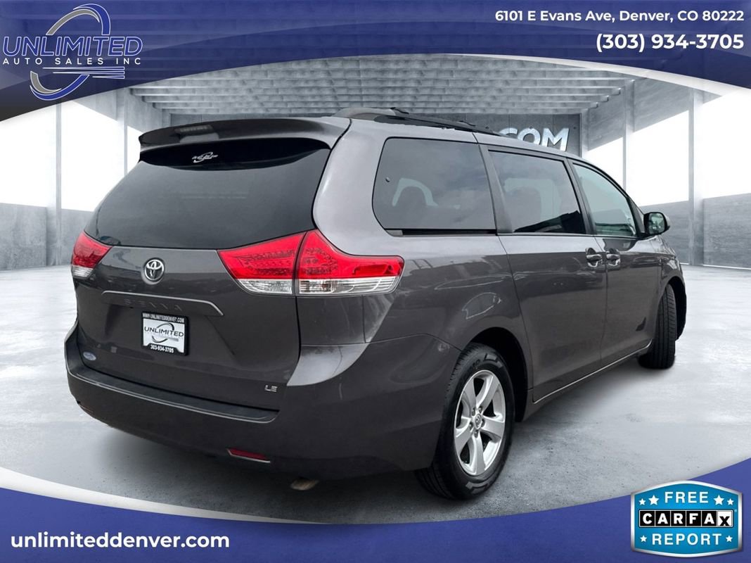 Used 2014 Toyota Sienna LE image 3