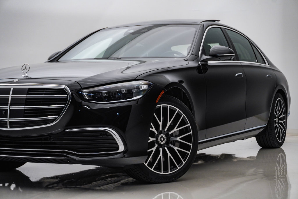 Used 2025 Mercedes-Benz S 580 4MATIC Sedan image 2