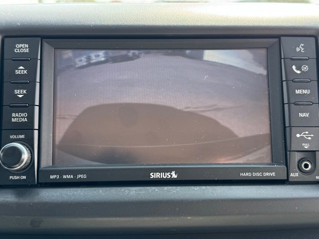 Used 2010 Volkswagen Routan SEL FWD image 4
