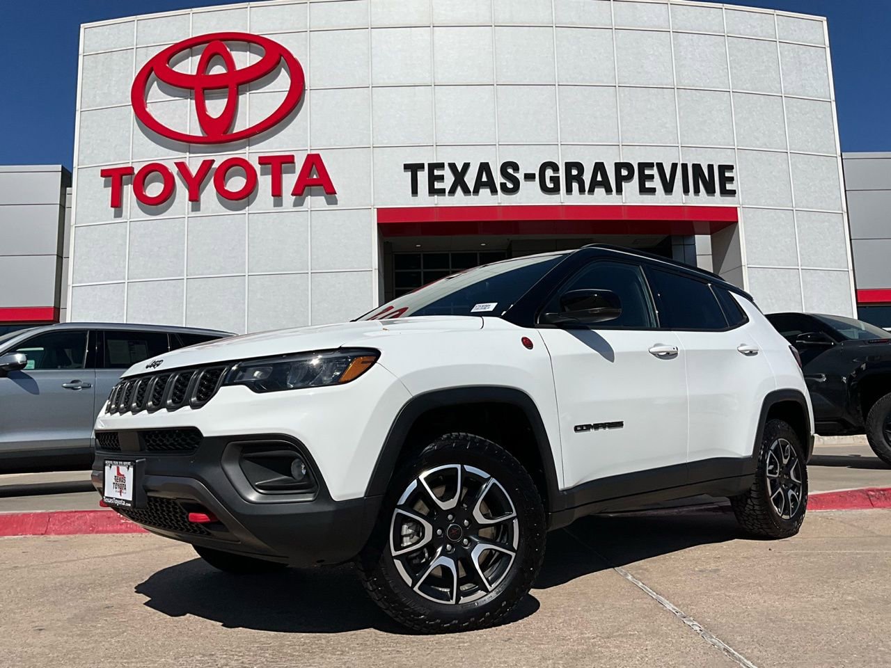 Used 2025 Jeep Compass Trailhawk image 2