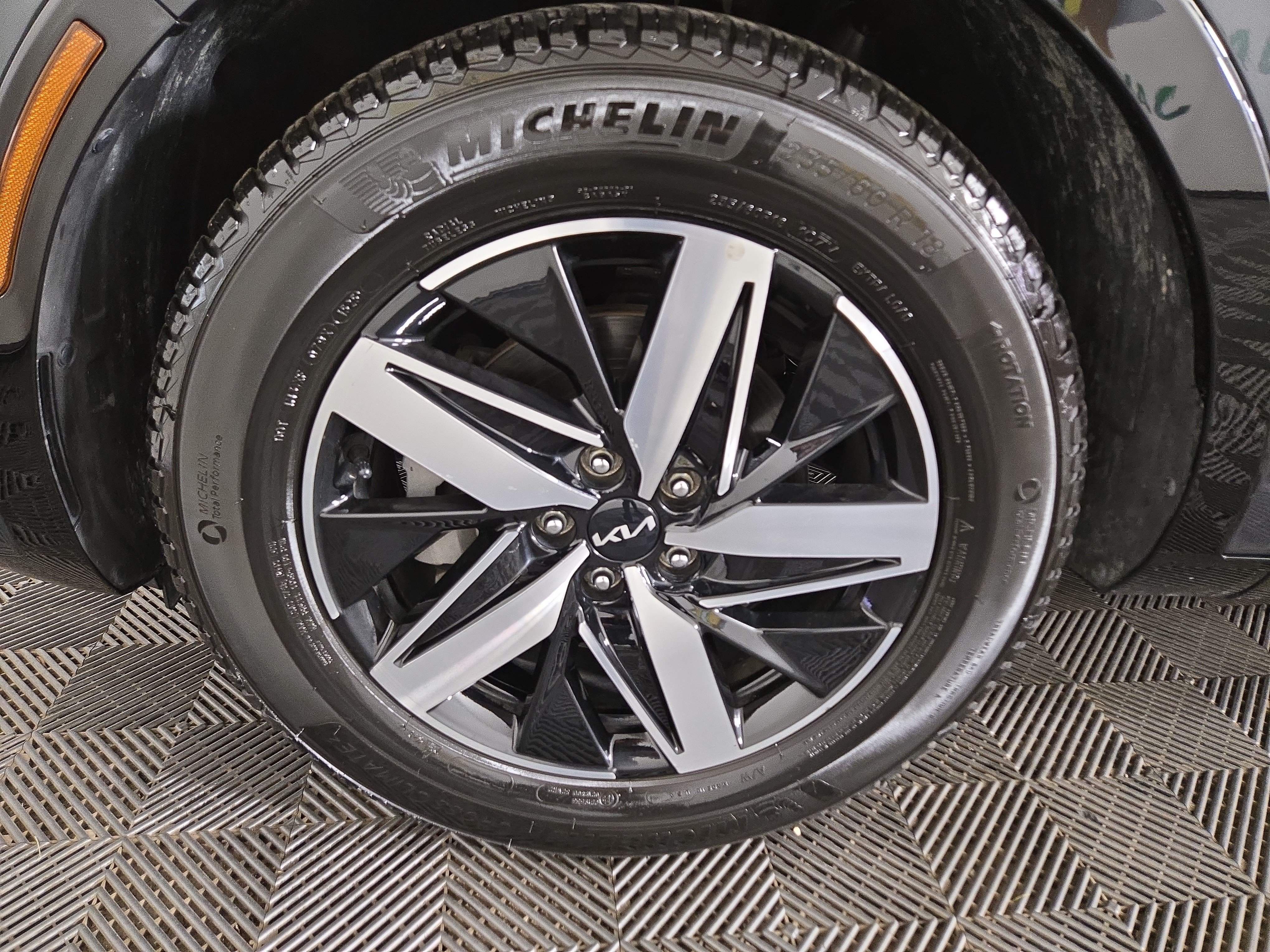 Used 2023 Kia Sorento S w/ Panoramic Sunroof Package FWD image 37