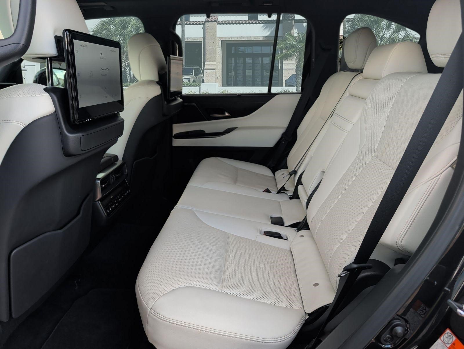 Used 2022 Lexus LX 600 4WD w/ Appearance Package image 21