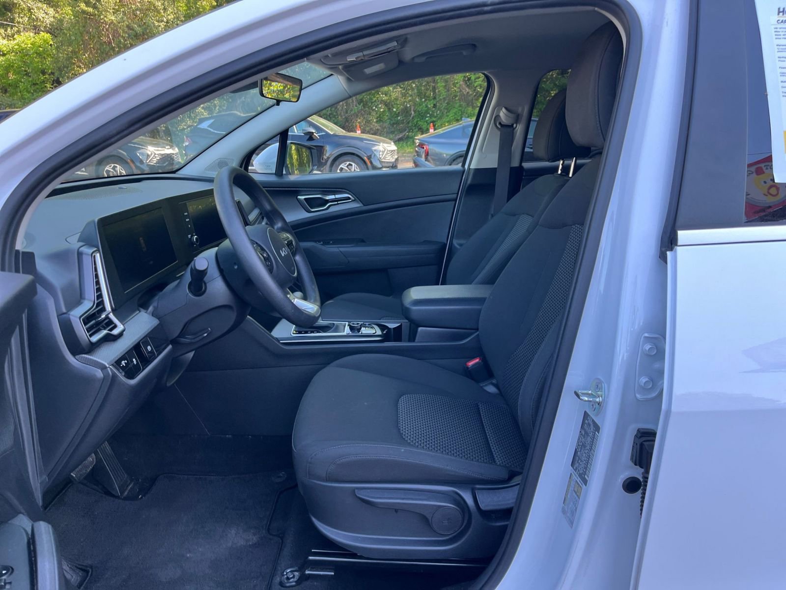 Used 2025 Kia Sportage LX FWD image 25