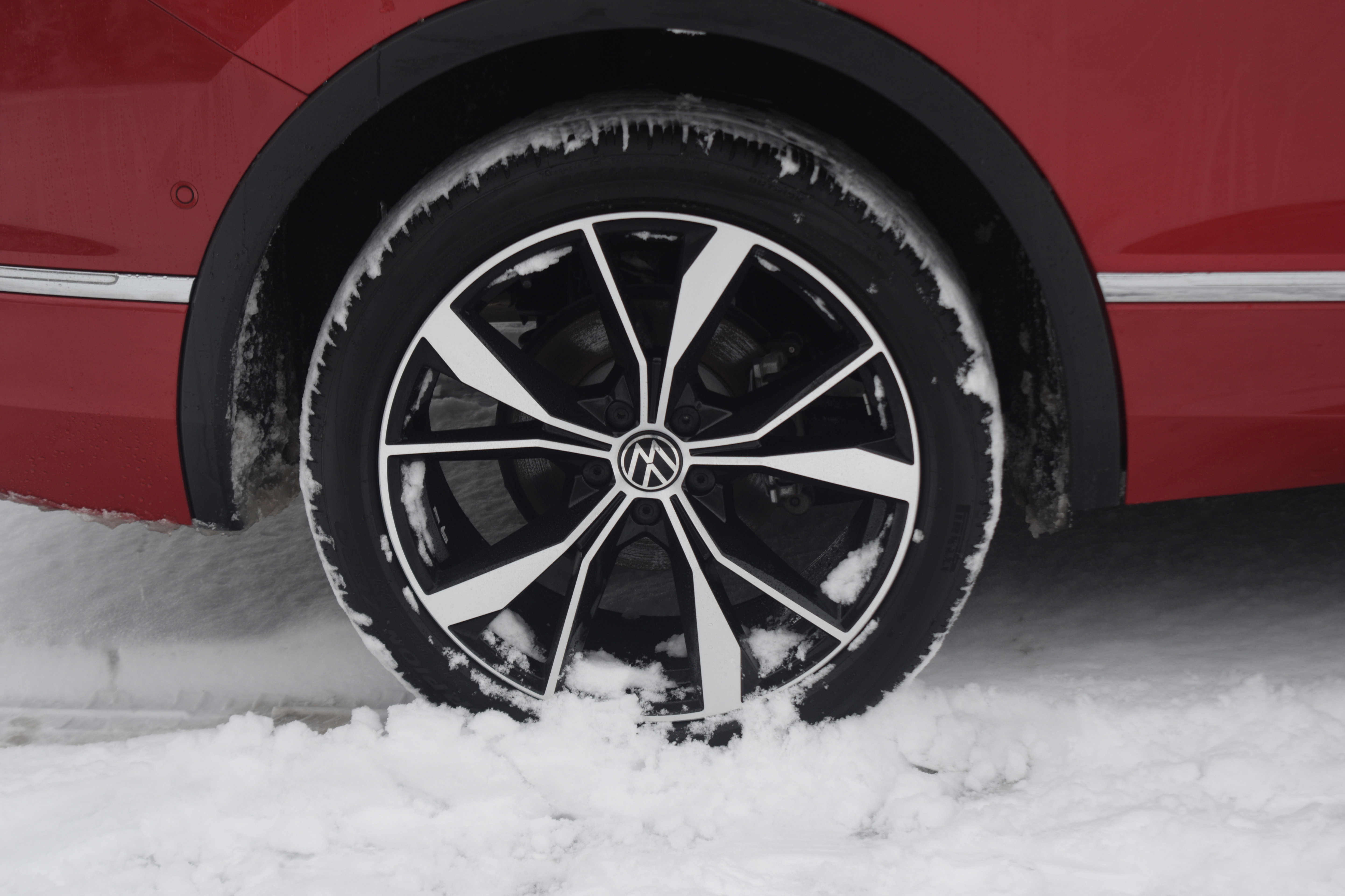 Used 2024 Volkswagen Tiguan SEL R-Line image 31