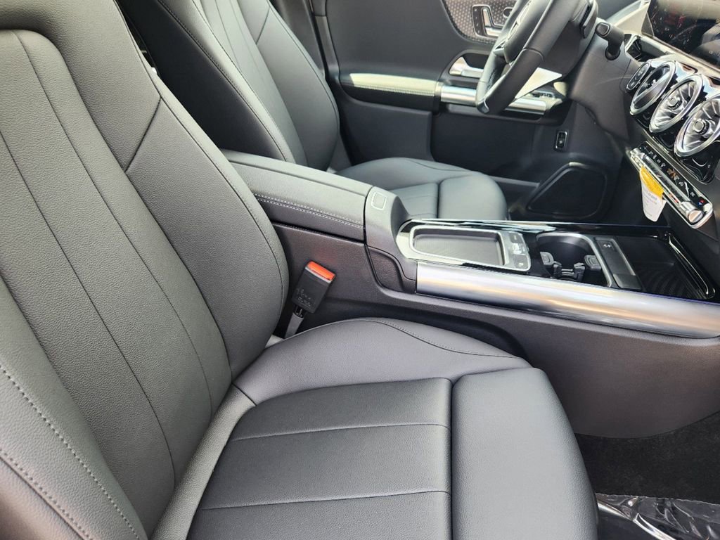 Used 2025 Mercedes-Benz GLA 250 4MATIC image 22