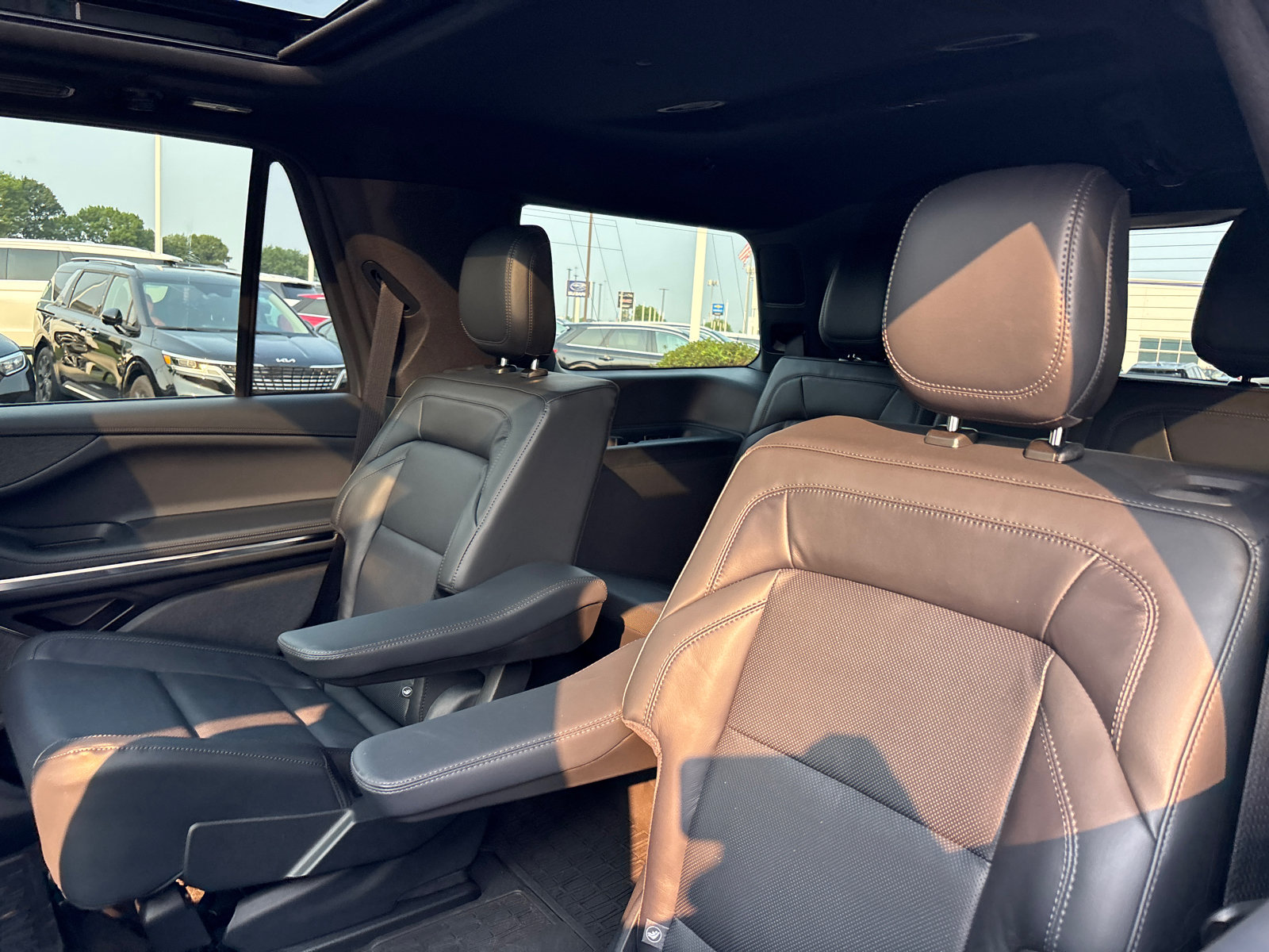 New 2027 Lincoln Navigator Reserve w/ Jet Appearance Package AWD/4WD image 26