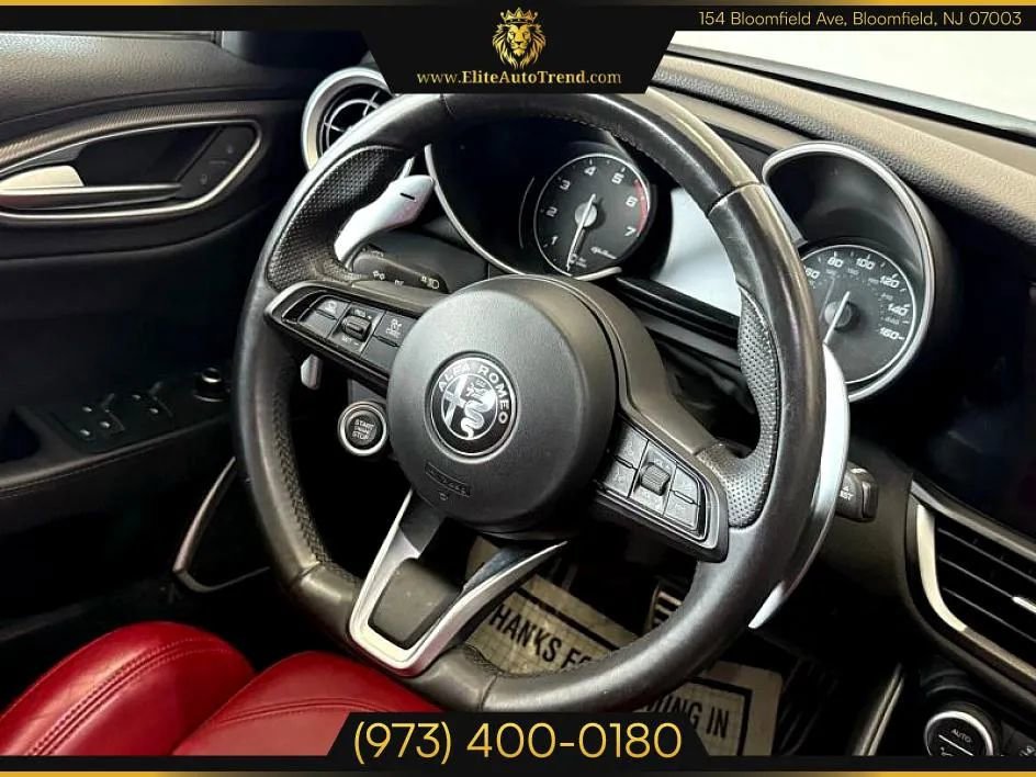 Used 2022 Alfa Romeo Giulia Veloce image 11