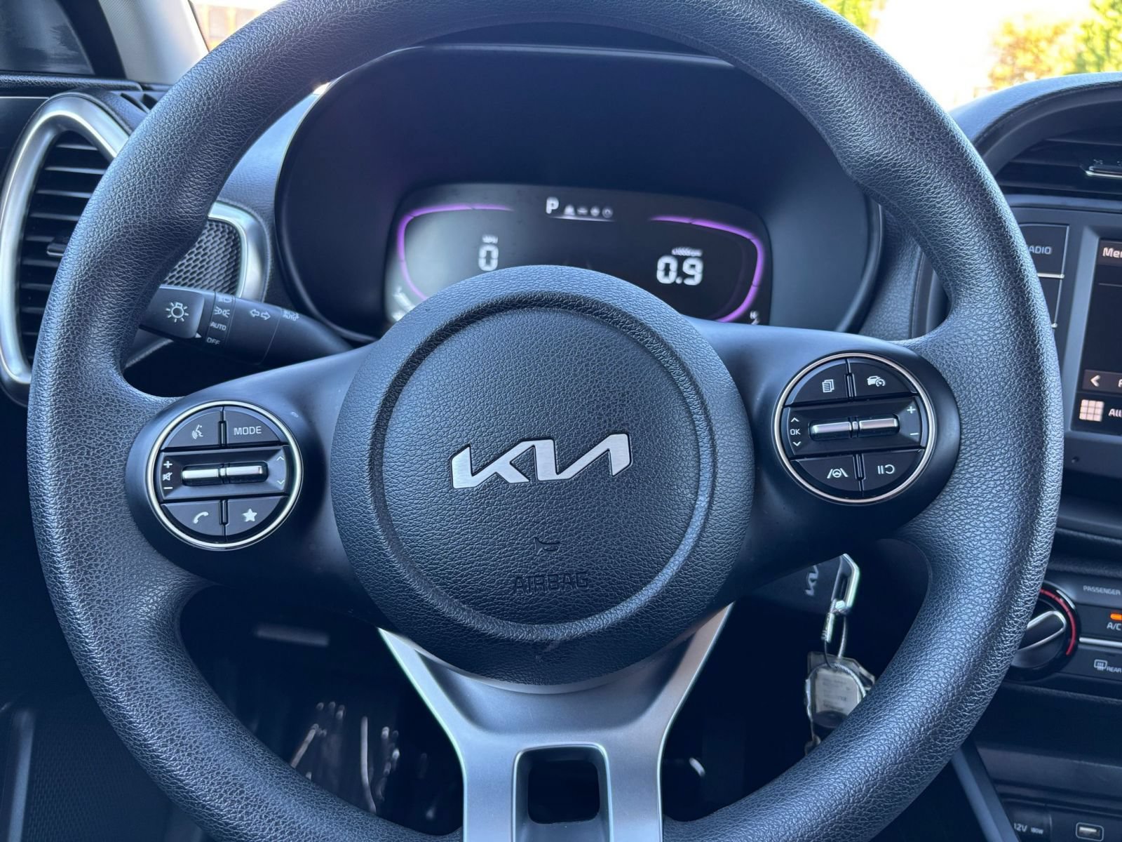 Used 2025 Kia Soul LX w/ LX Technology Package FWD image 28