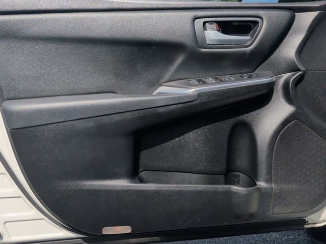 Used 2016 Toyota Camry SE FWD image 11