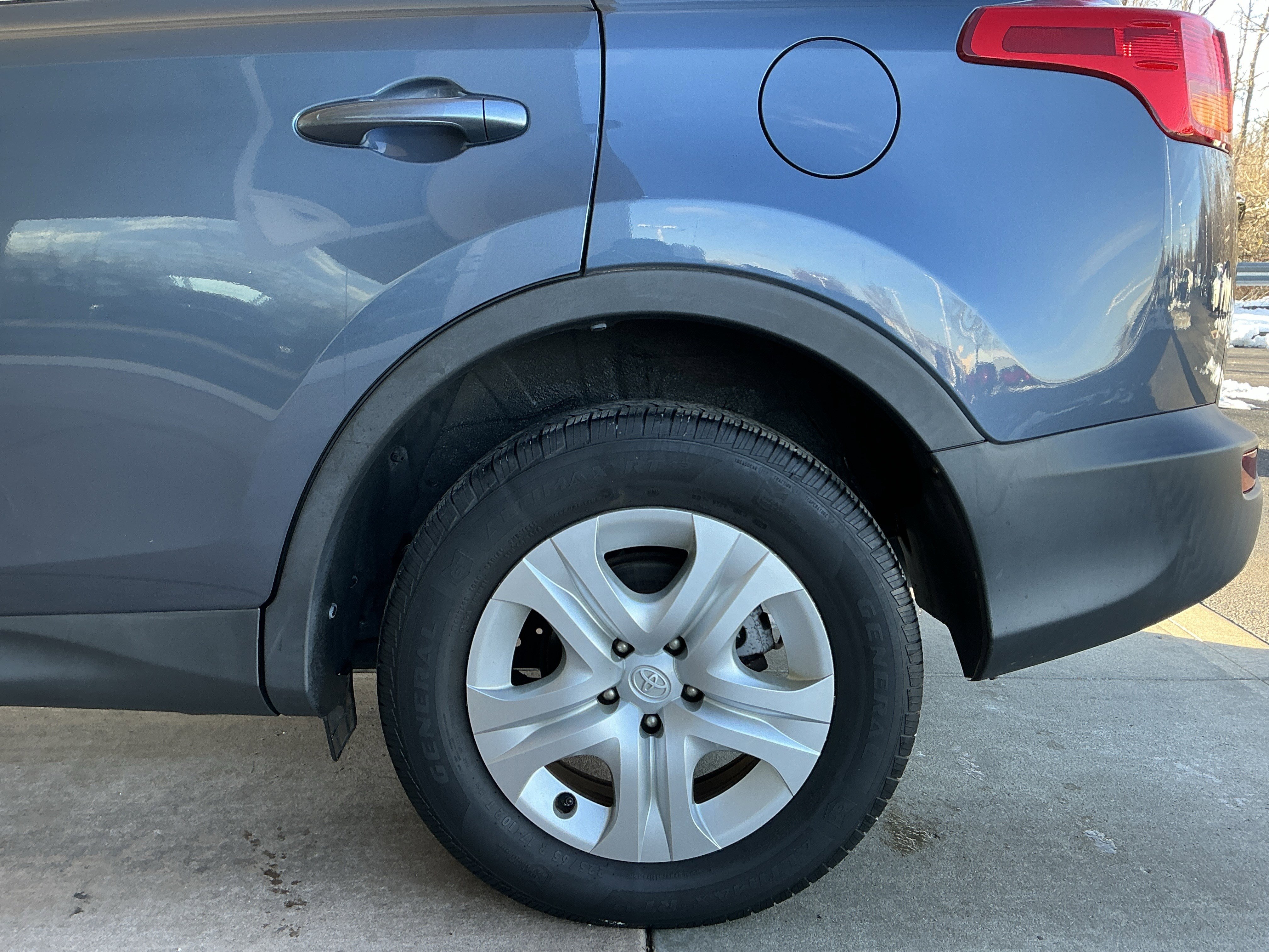 Used 2014 Toyota RAV4 LE image 23