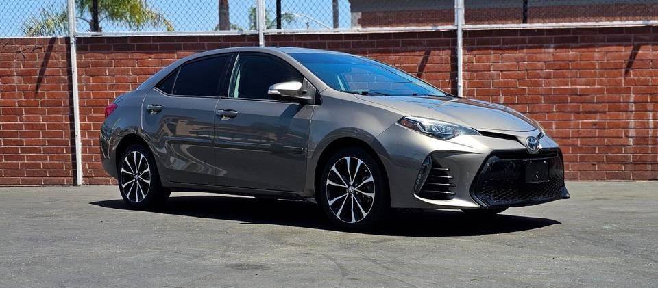 Used 2019 Toyota Corolla SE FWD image 2