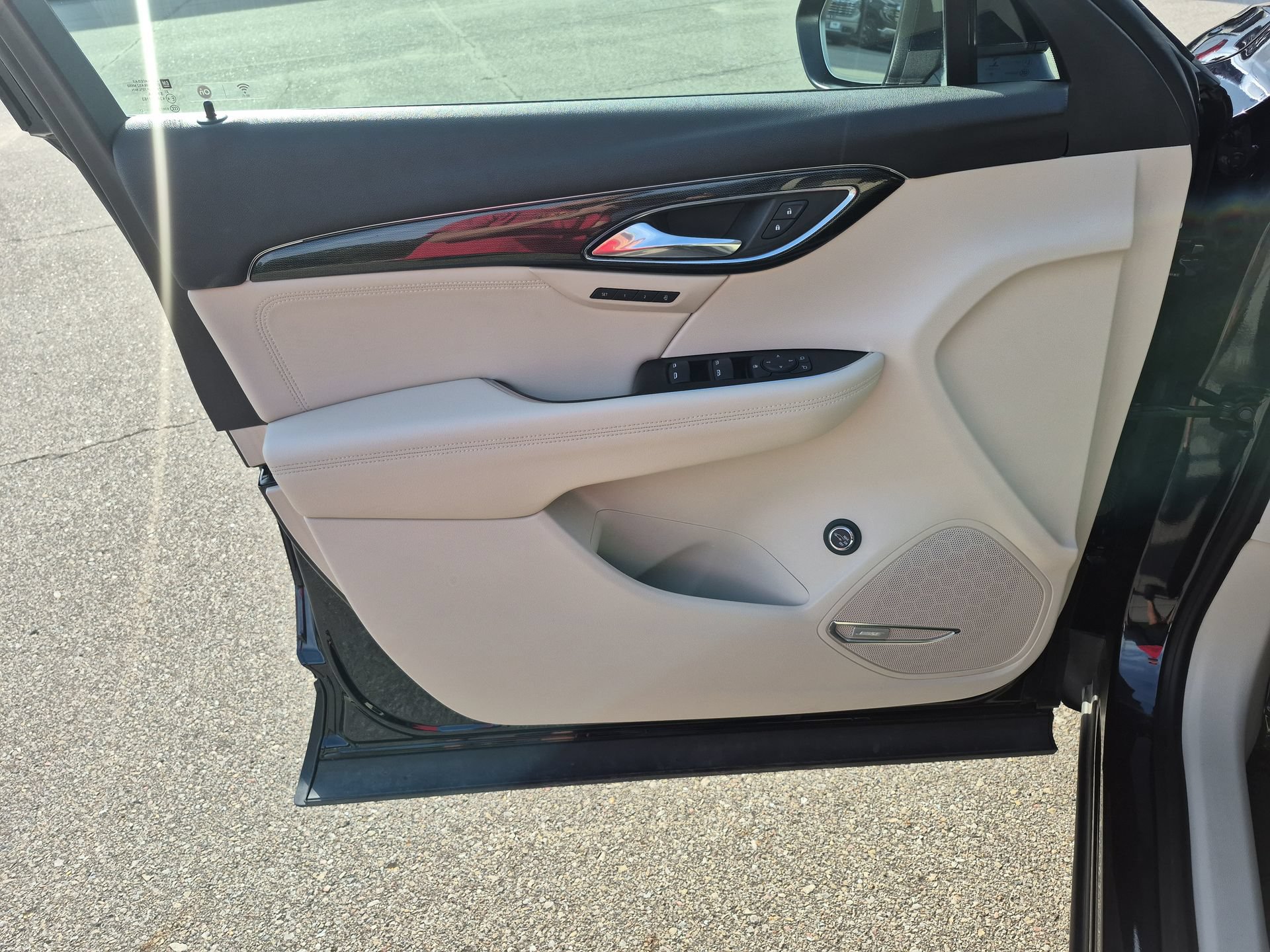 Used 2021 Buick Envision Essence w/ Technology Package I AWD/4WD image 23