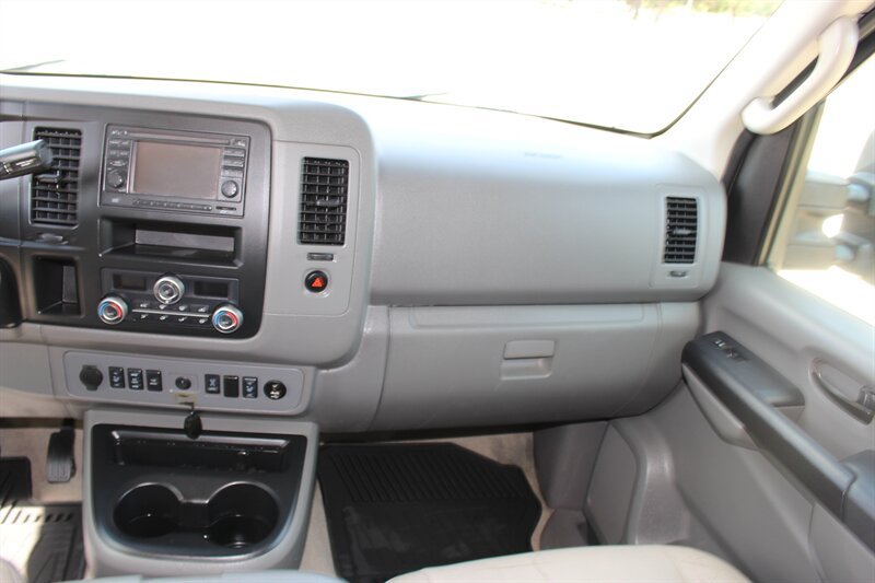 Used 2014 Nissan NV 3500 SL w/ Technology Package RWD image 22