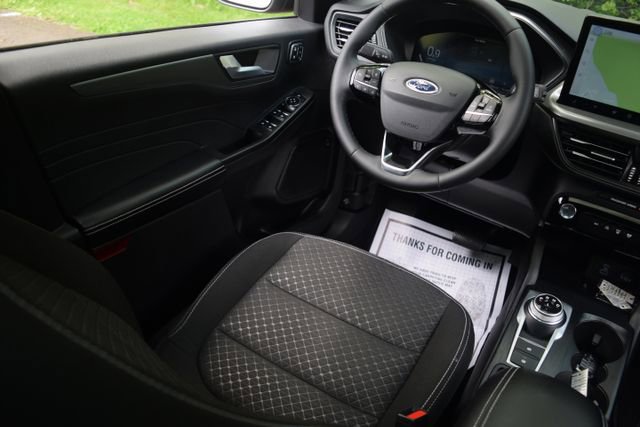 Used 2023 Ford Escape Active w/ Tech Pack #2 AWD/4WD image 2