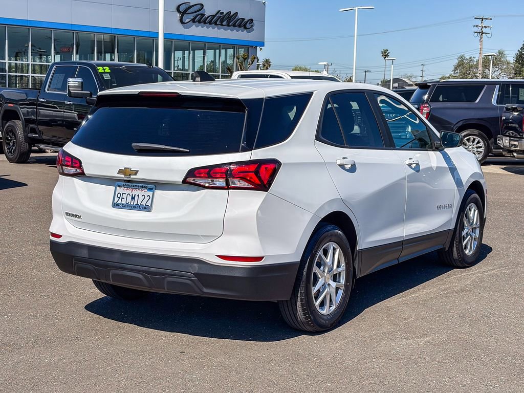 Used 2022 Chevrolet Equinox LS w/ LS Convenience Package image 4