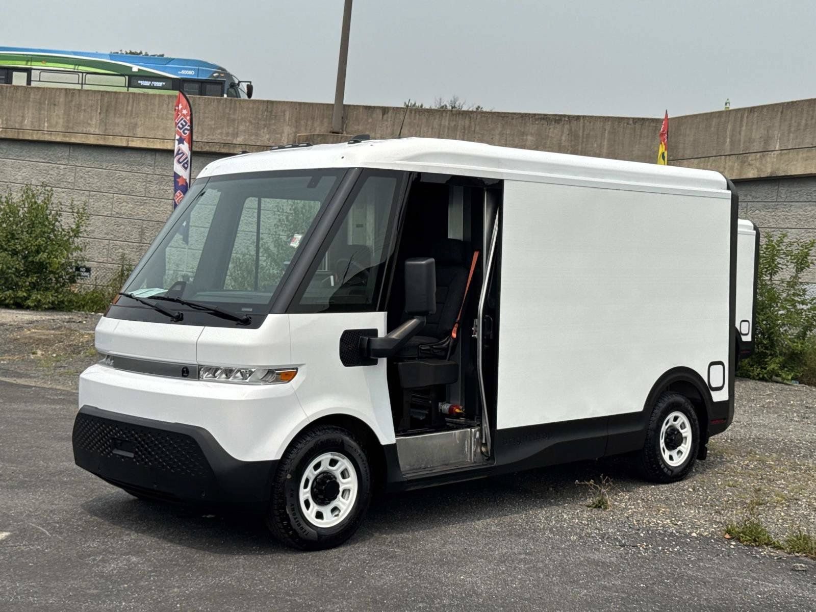 Used 2024 Chevrolet Brightdrop 400 w/ Commercial Equipment Package AWD/4WD image 27
