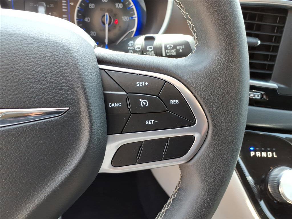 Used 2023 Chrysler Voyager LX image 26