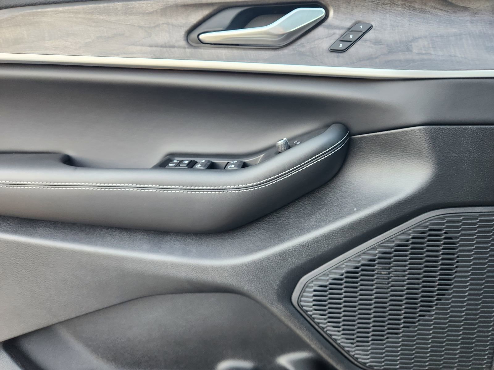 New 2025 Jeep Grand Cherokee L Limited w/ Luxury Tech Group II image 18