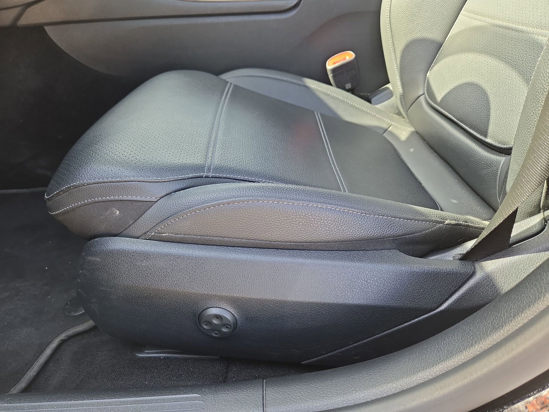 Used 2025 Mercedes-Benz C 300 Sedan image 17