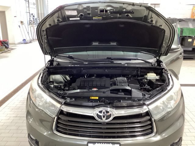 Used 2016 Toyota Highlander Plus AWD/4WD image 16