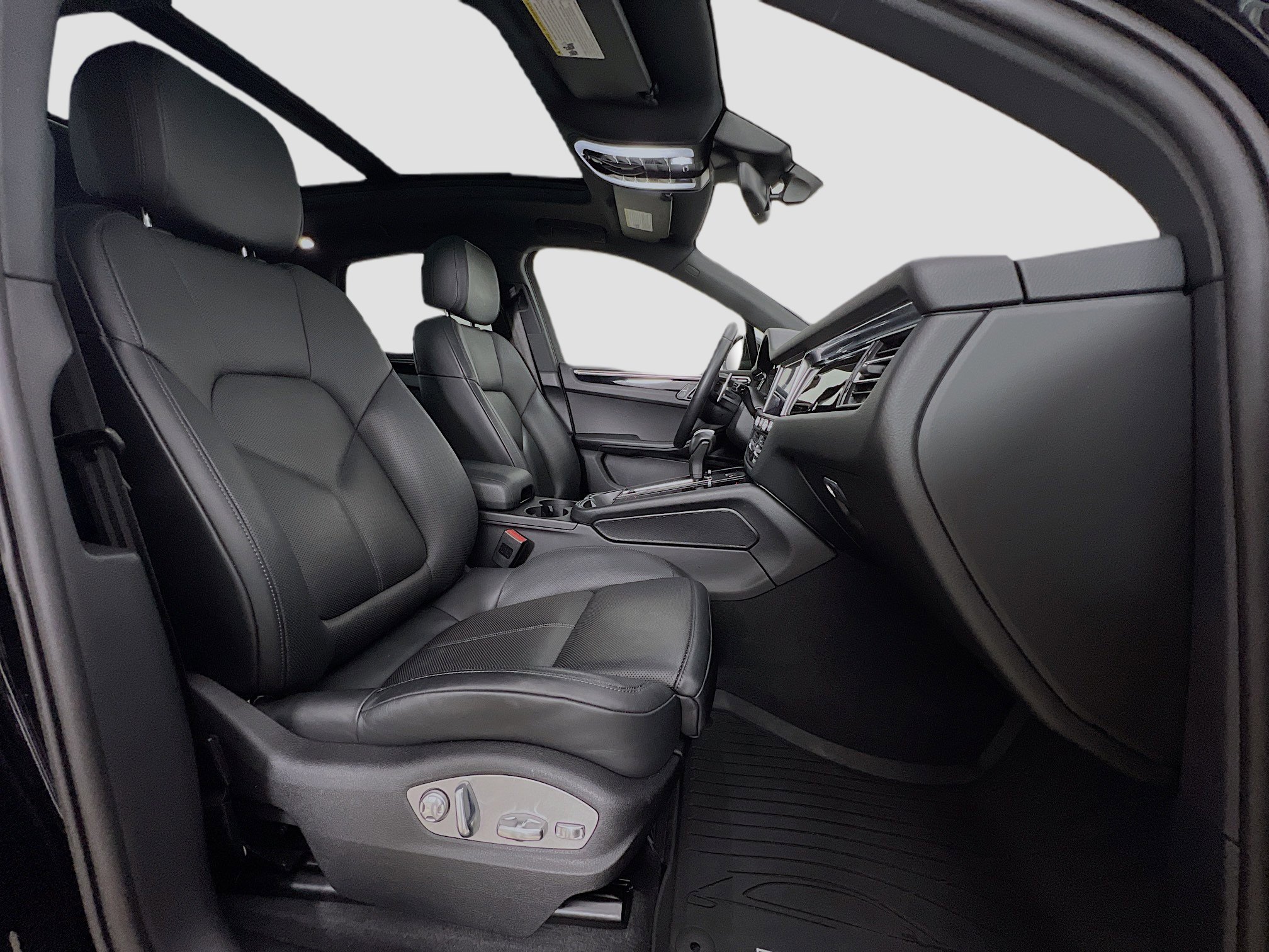 Used 2024 Porsche Macan image 30