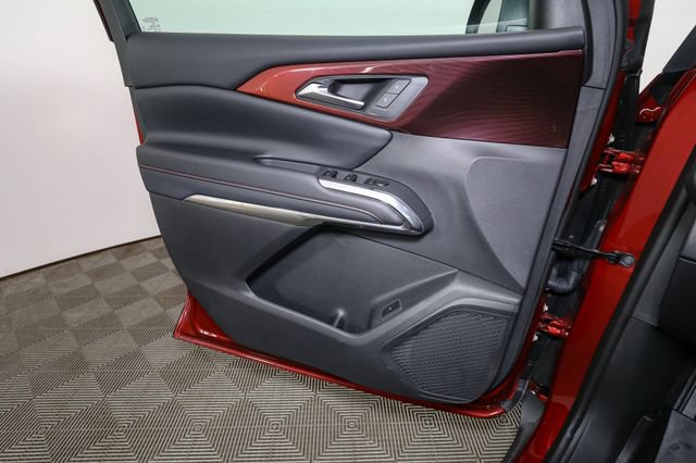 Used 2026 Chevrolet Traverse Z71 w/ LPO, Floor Liner Package AWD/4WD image 39