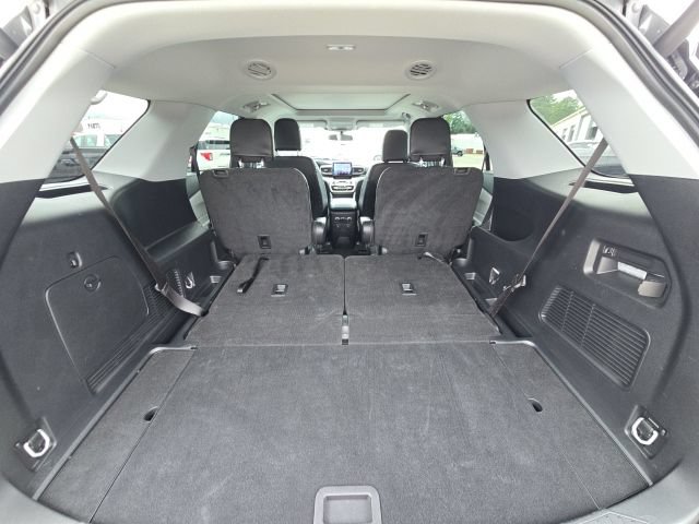 Used 2023 Ford Explorer XLT w/ Equipment Group 202A RWD image 13