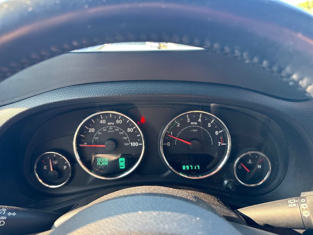 Used 2013 Jeep Wrangler Unlimited Sahara w/ Connectivity Group AWD/4WD image 18