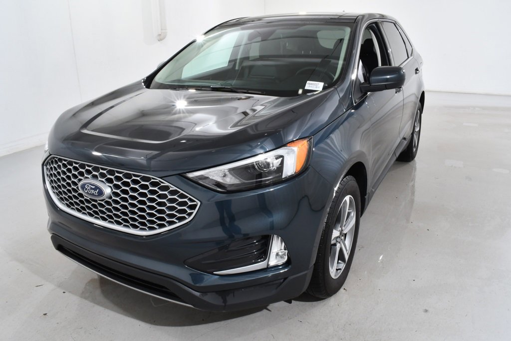 Used 2024 Ford Edge SEL w/ Convenience Package image 2