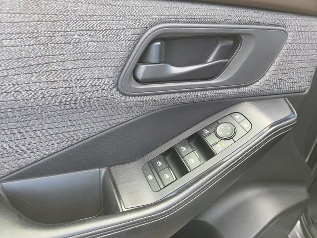 Used 2021 Nissan Rogue S AWD/4WD image 19