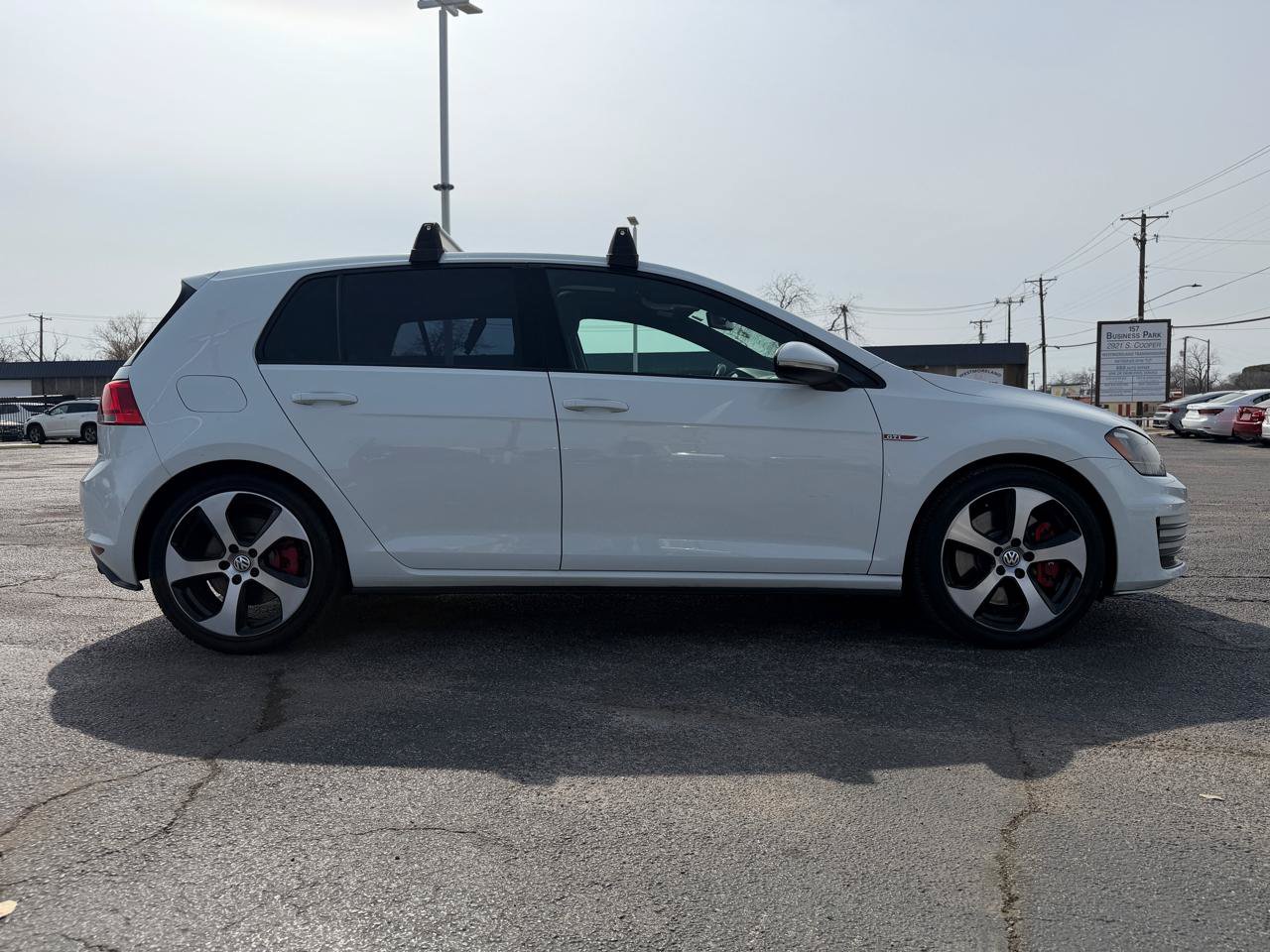 Used 2016 Volkswagen GTI SE w/ Lighting Package (SEL) FWD image 4