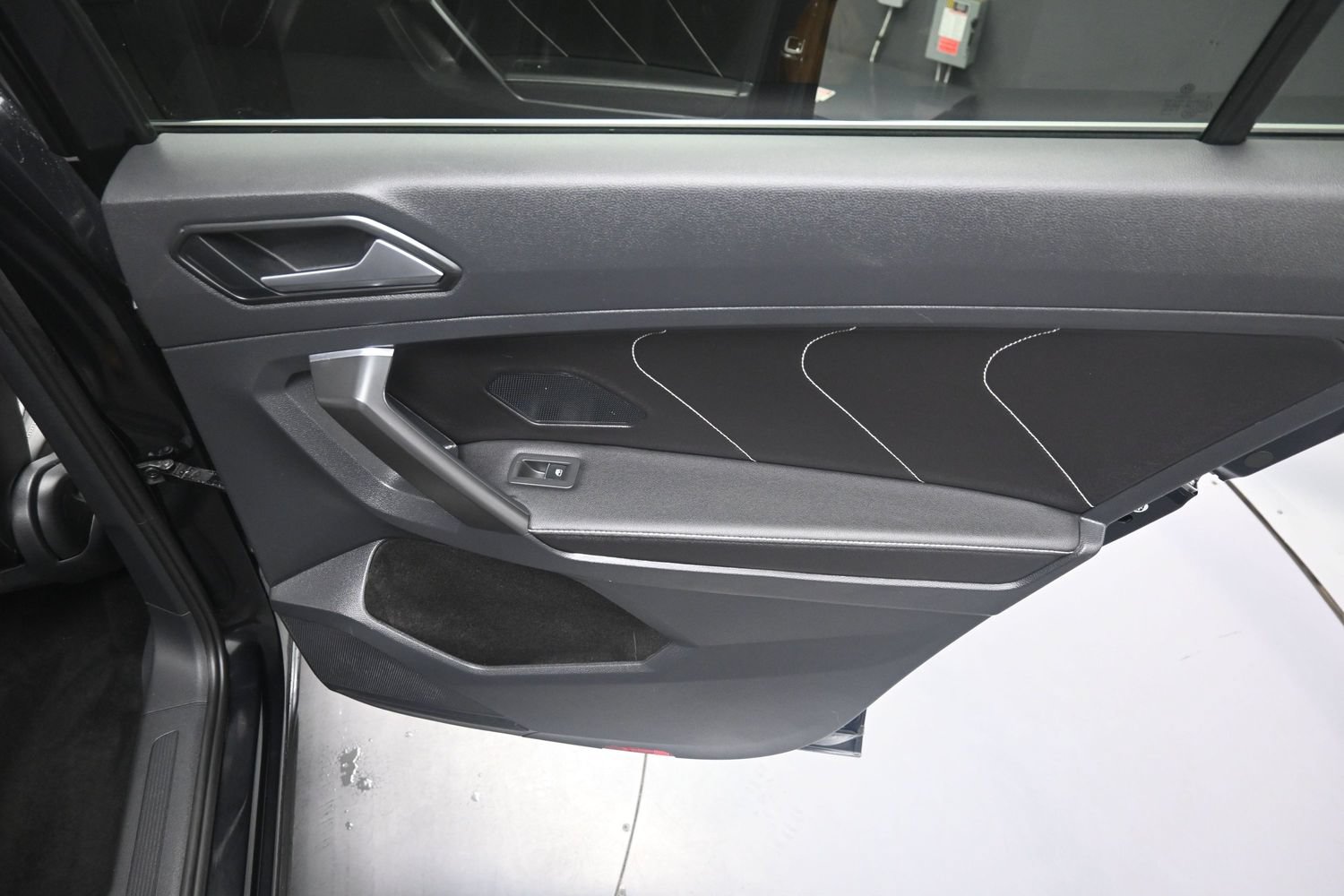Used 2023 Volkswagen Tiguan SE AWD/4WD image 21