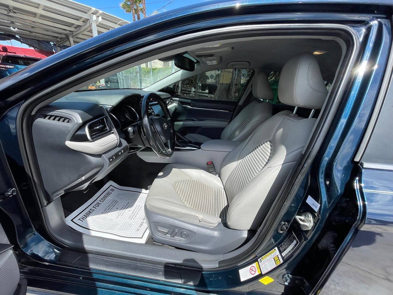 Used 2019 Toyota Camry SE w/ Convenience Package FWD image 12