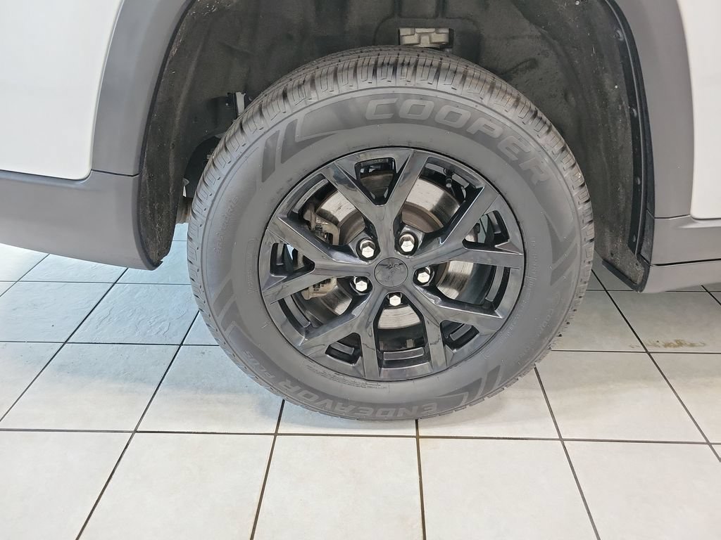 Used 2024 Jeep Grand Cherokee L Laredo AWD/4WD image 52