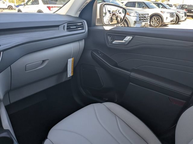 New 2025 Ford Escape SE w/ PHEV Premium Package FWD image 6