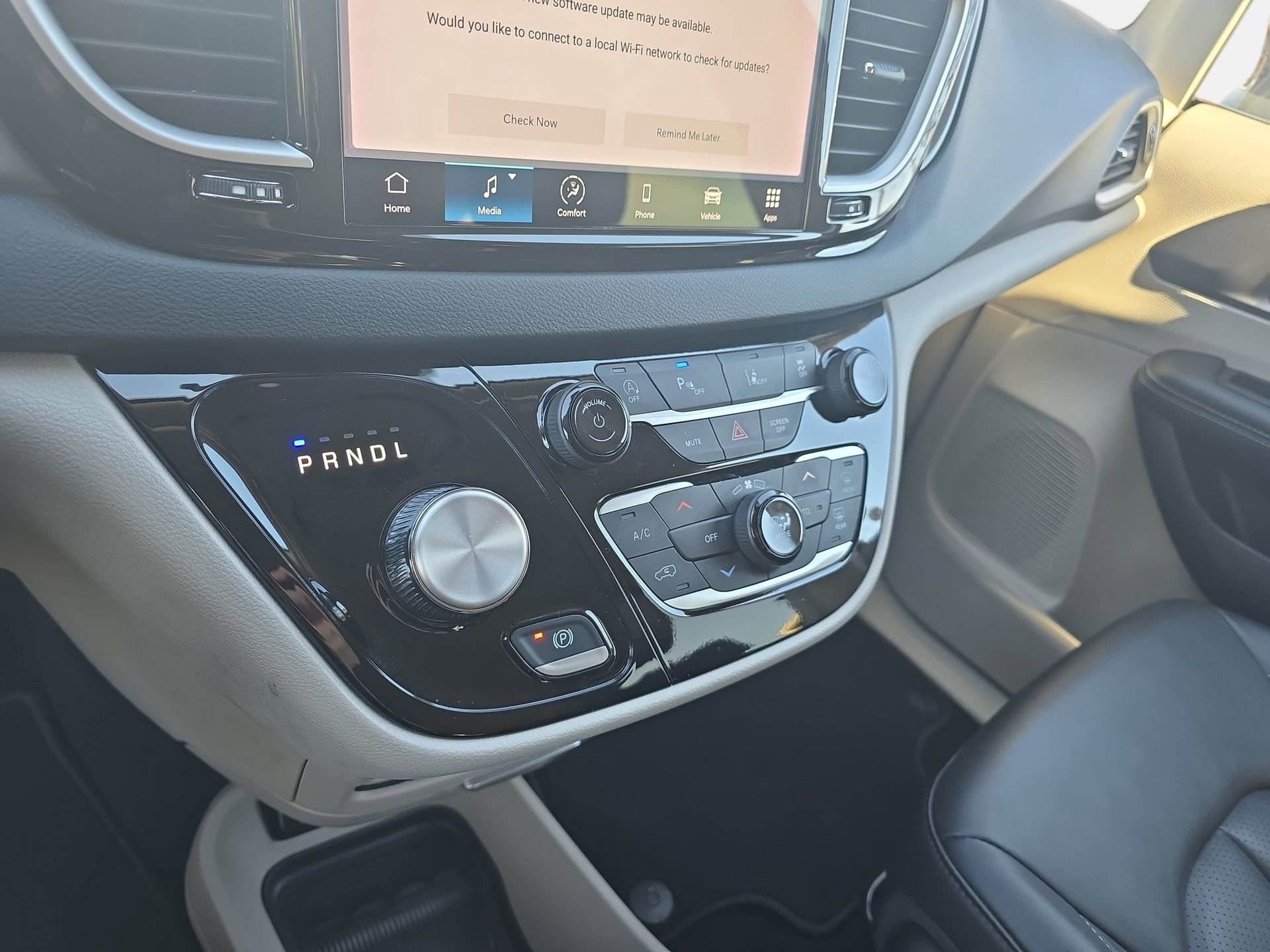 Used 2024 Chrysler Pacifica Touring-L image 20